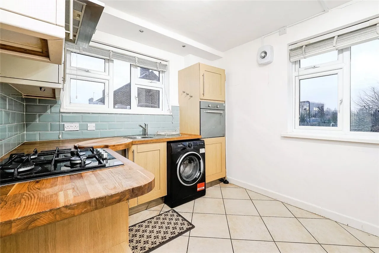 Claybury Broadway, Ilford, IG5, photo 4