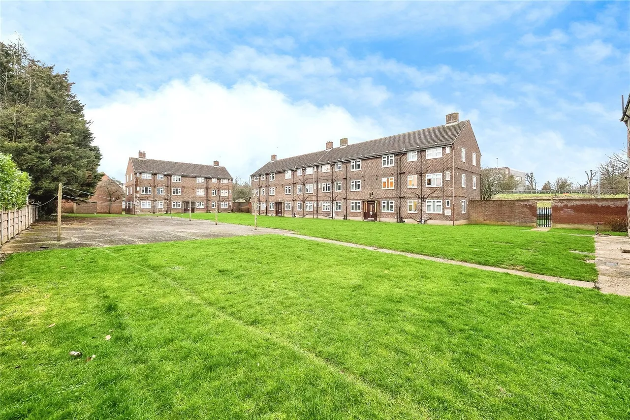 Claybury Broadway, Ilford, IG5, photo 14