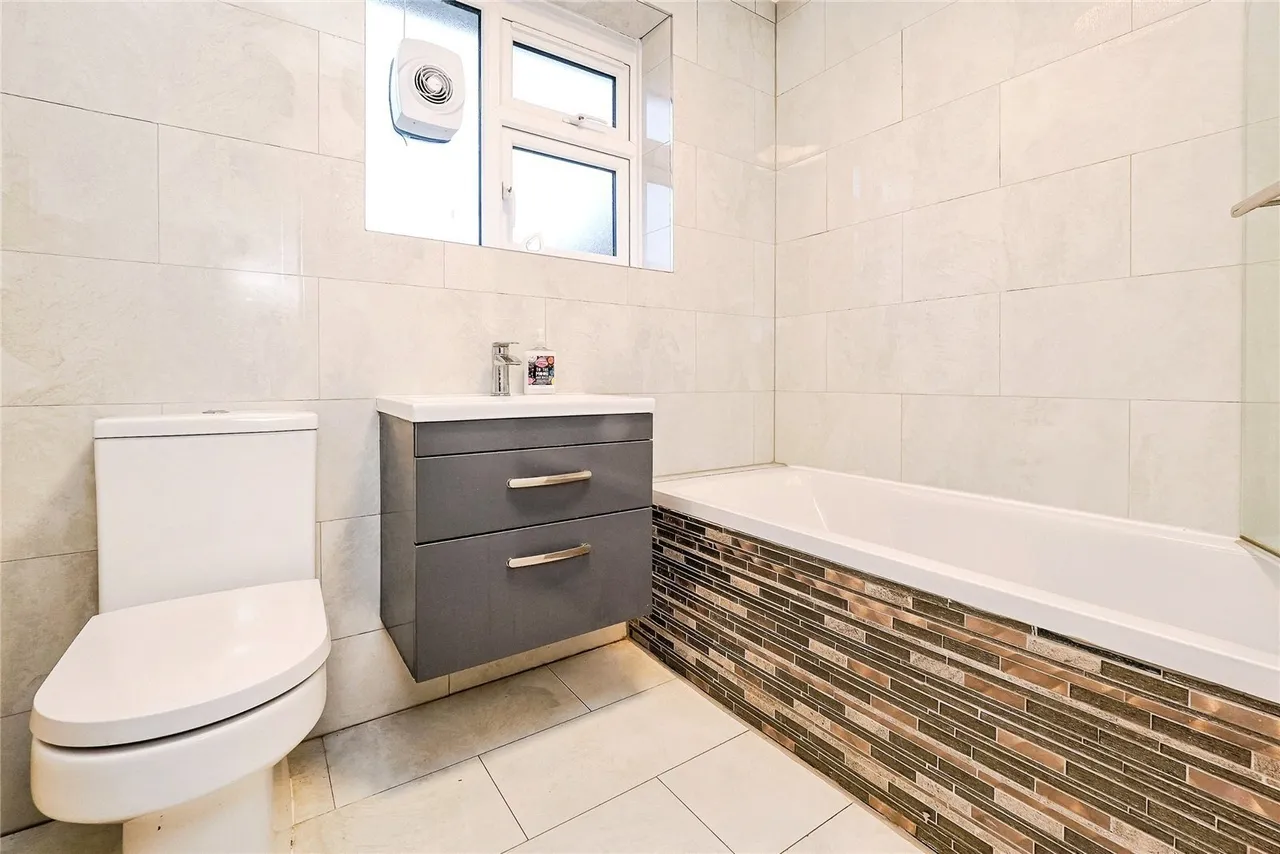 Claybury Broadway, Ilford, IG5, photo 9