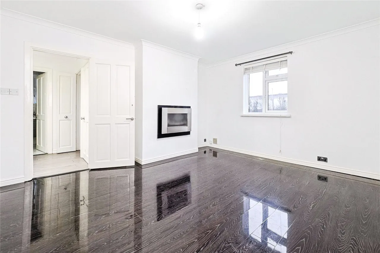 Claybury Broadway, Ilford, IG5, photo 2