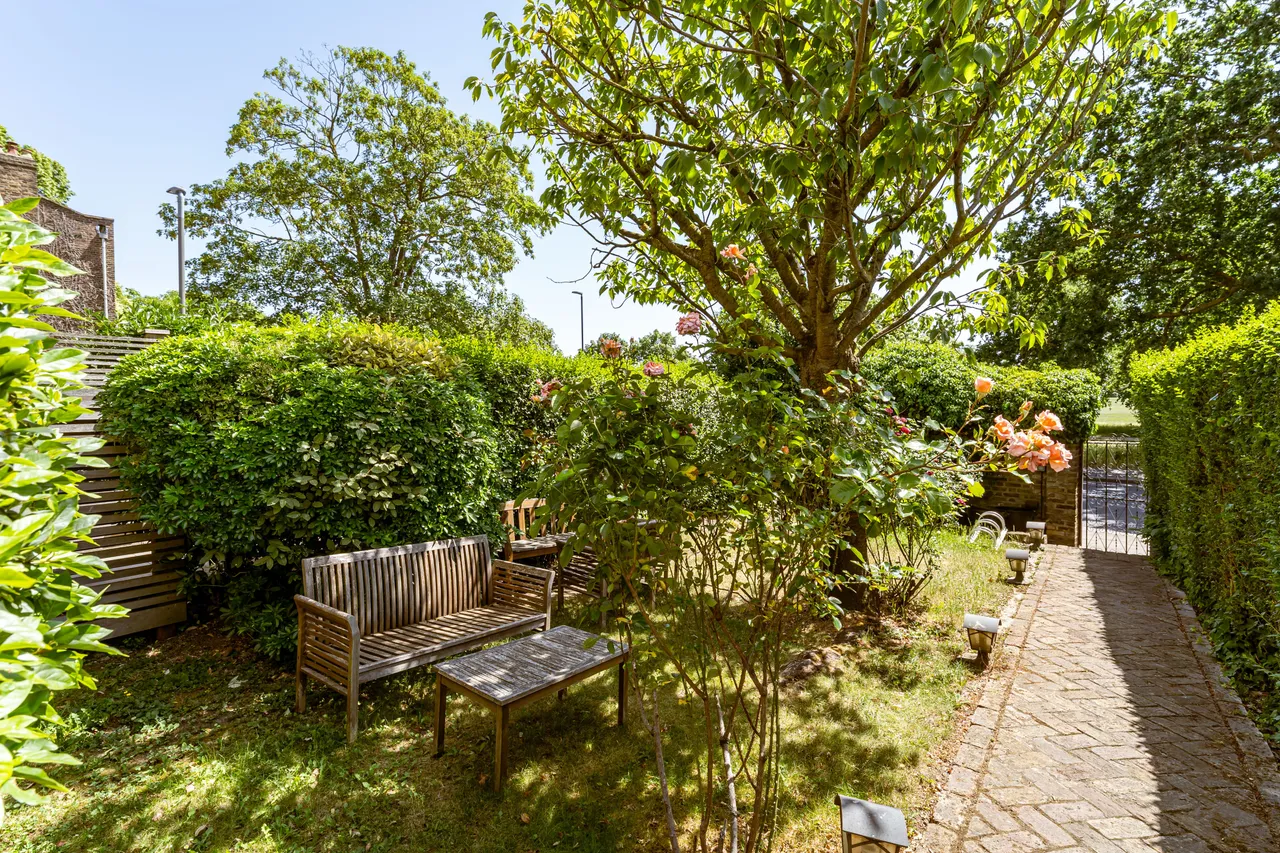 Clapham Common North Side, London, SW4, photo 11