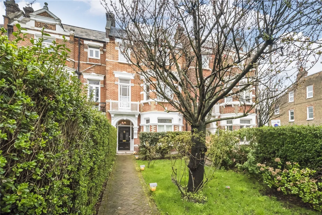 Clapham Common North Side, London, SW4, photo 2