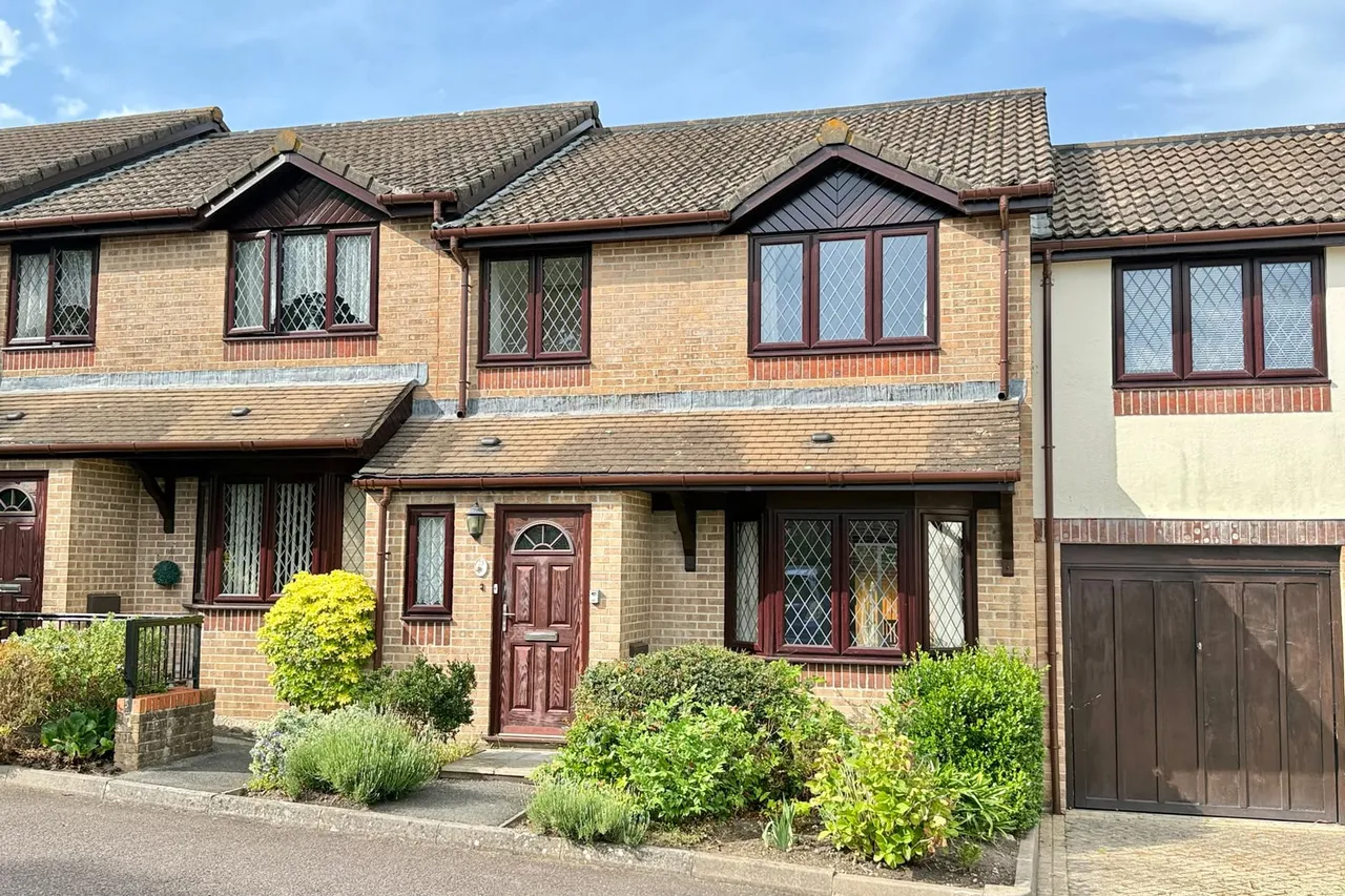 3 bed property for sale, Orchard Court, Verwood, BH31