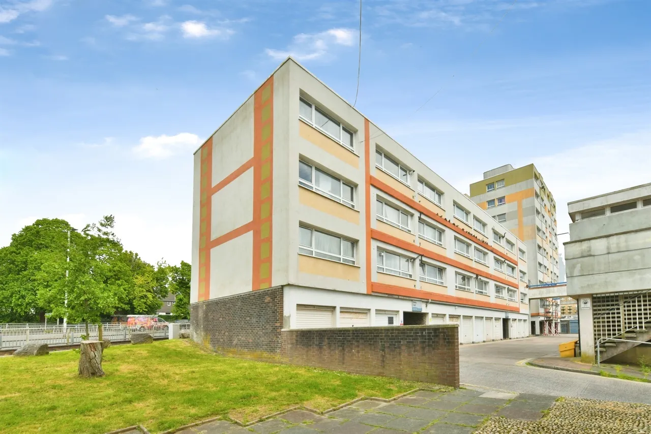 2 bed flat for sale — Morley Court, Plymouth