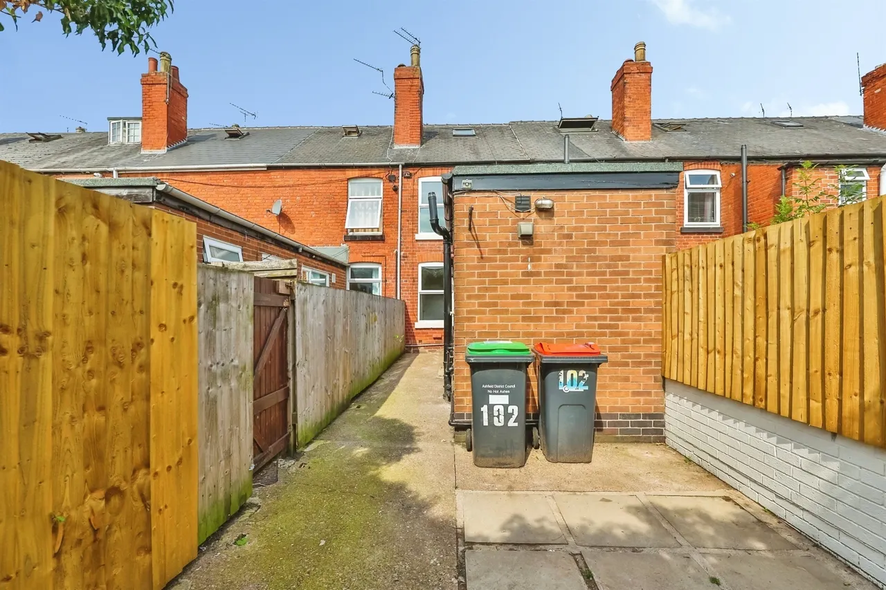 Carlingford Road, Hucknall, NG15, photo 14