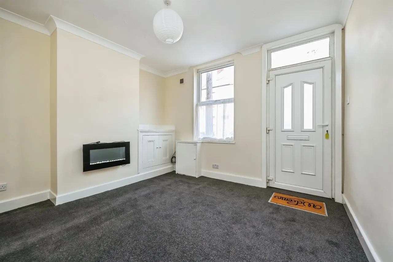 Carlingford Road, Hucknall, NG15, photo 2