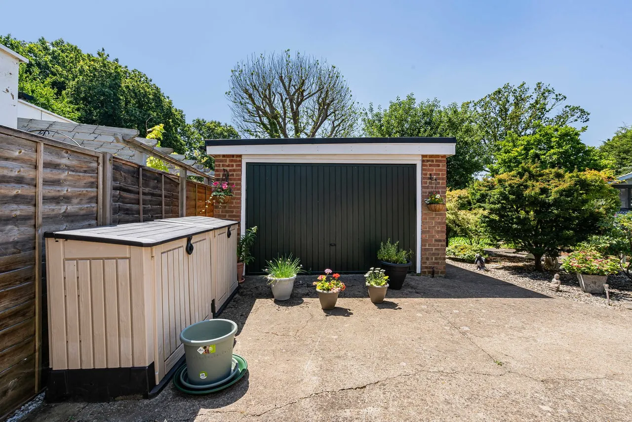 Downsview Close, Downside, KT11, photo 12
