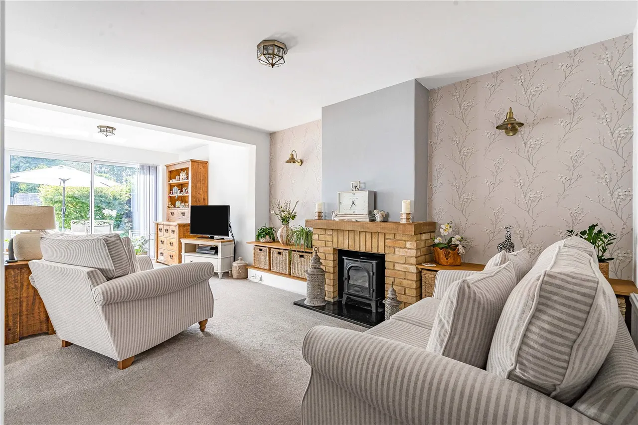 Downsview Close, Downside, KT11, photo 3