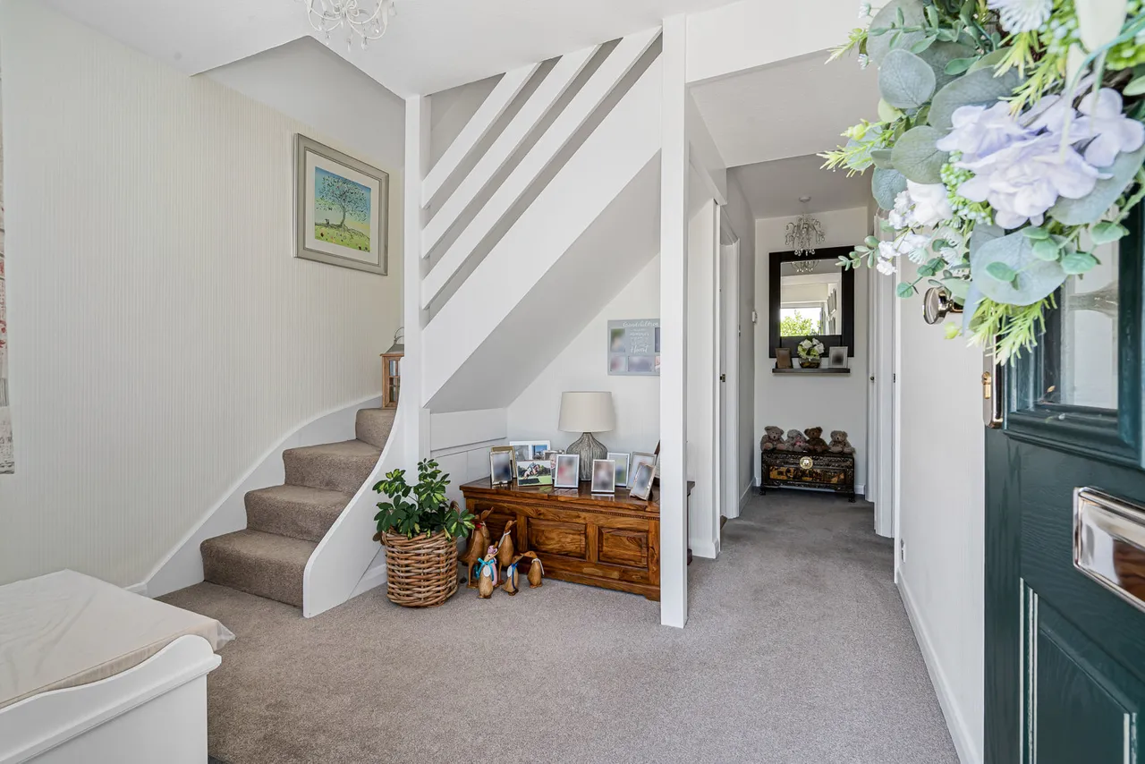 Downsview Close, Downside, KT11, photo 10