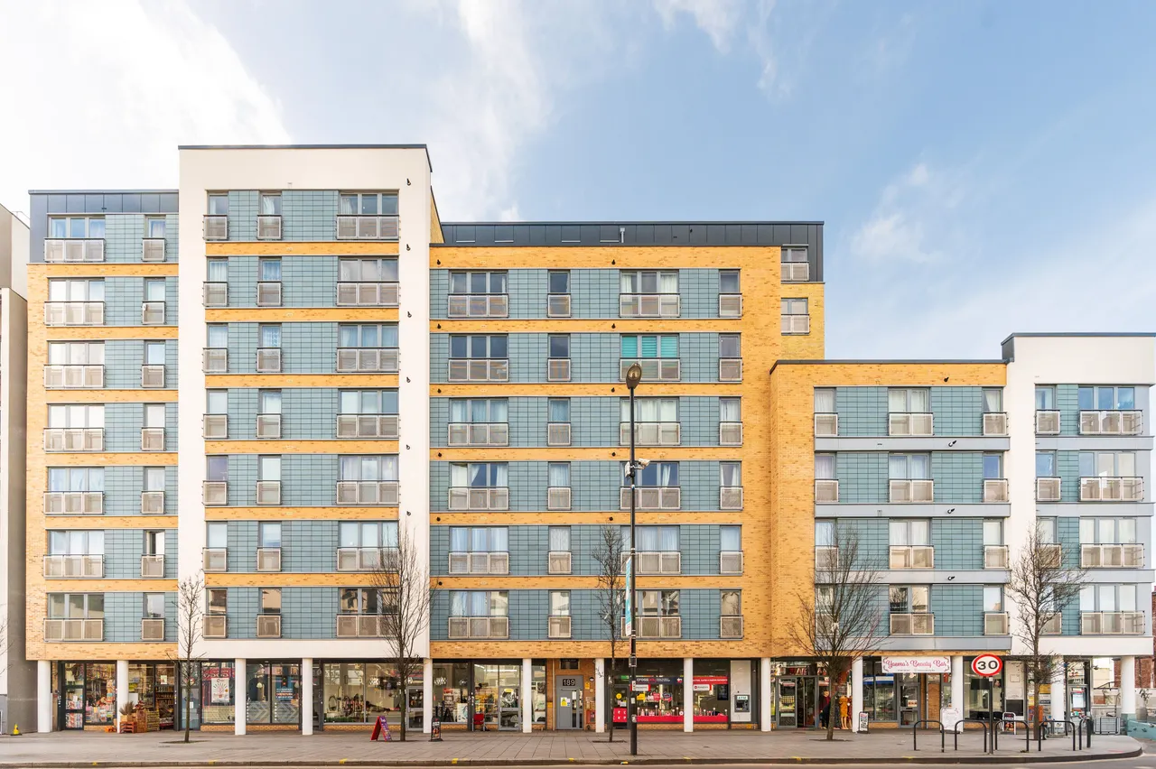 2 bed flat for sale — Flat 60, Gary Court, 189 London Road, Croydon