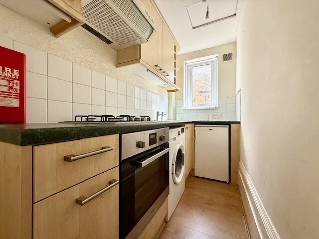 Clarendon Road, South Woodford, E18, photo 3