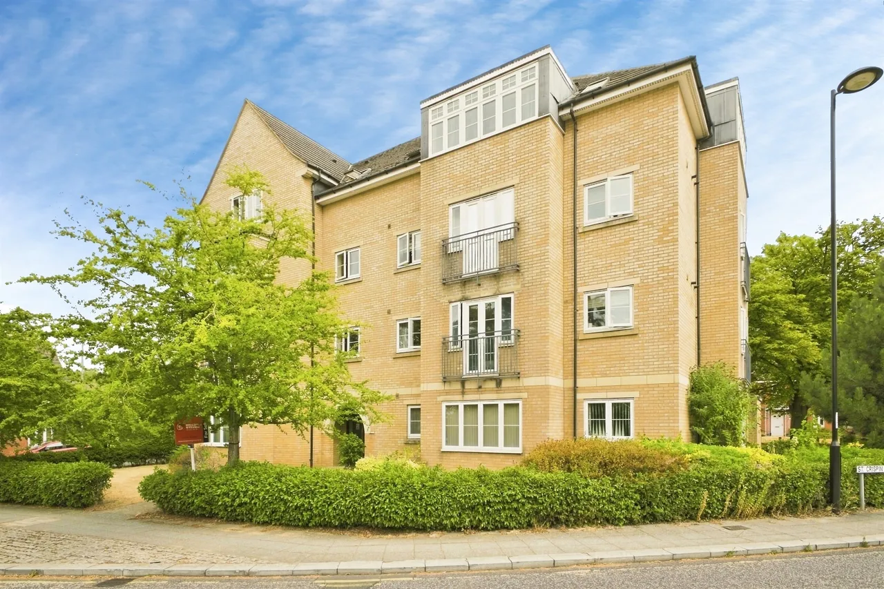 2 bed flat for sale — St. Crispin Drive, Northampton