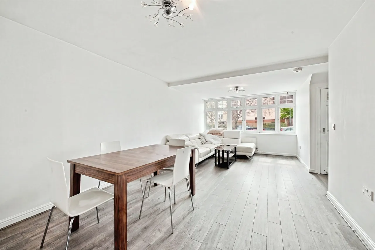 St. Crispin Drive, Northampton, photo 4