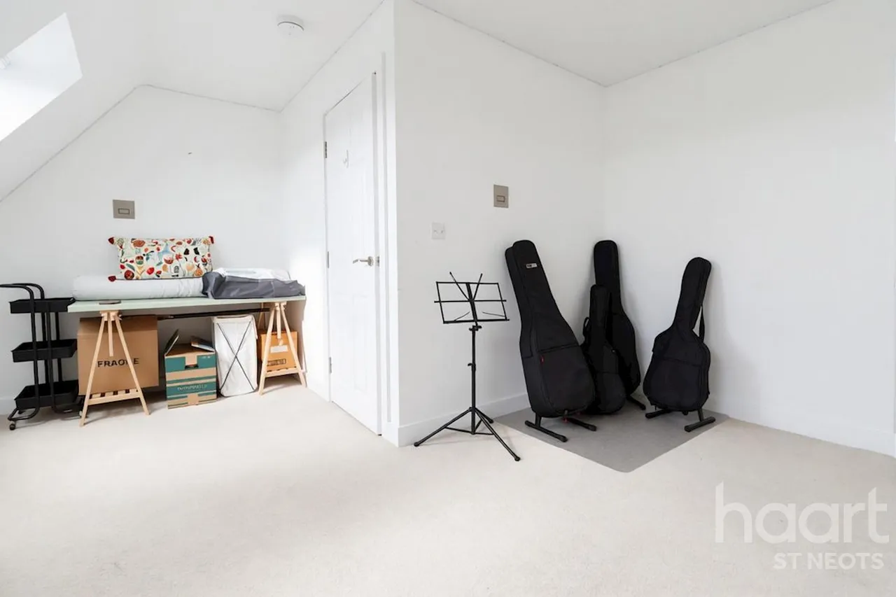 Holly Blue Close, Little Paxton, PE19, photo 16