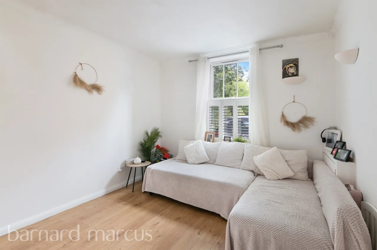 Beaconsfield Place, Epsom, KT17, photo 5