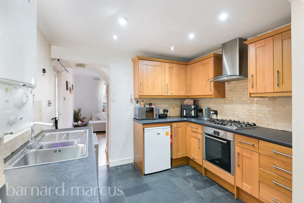 Beaconsfield Place, Epsom, KT17, photo 3
