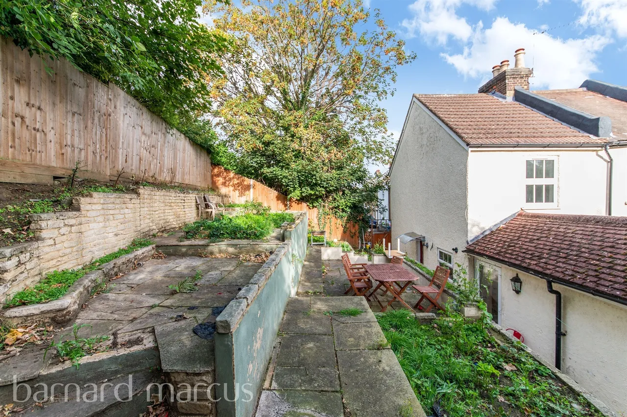 Beaconsfield Place, Epsom, KT17, photo 6