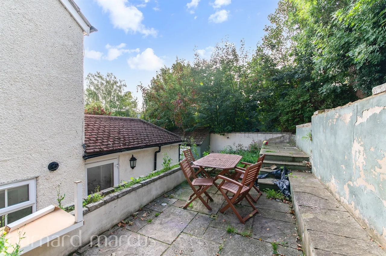 Beaconsfield Place, Epsom, KT17, photo 12