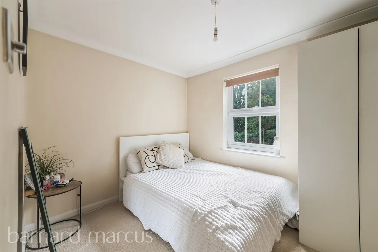 Beaconsfield Place, Epsom, KT17, photo 10