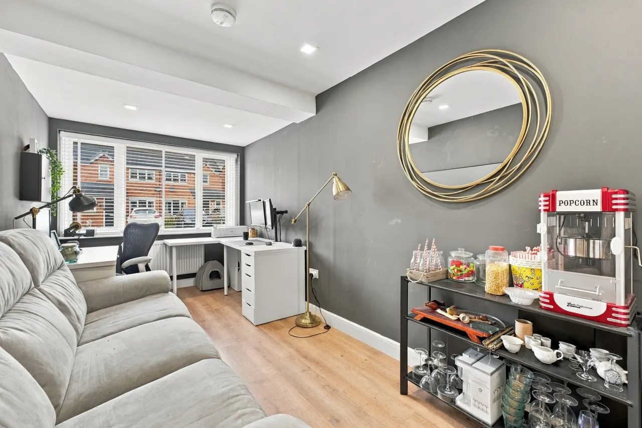 Chelmer Way, Eccles, M30, photo 5