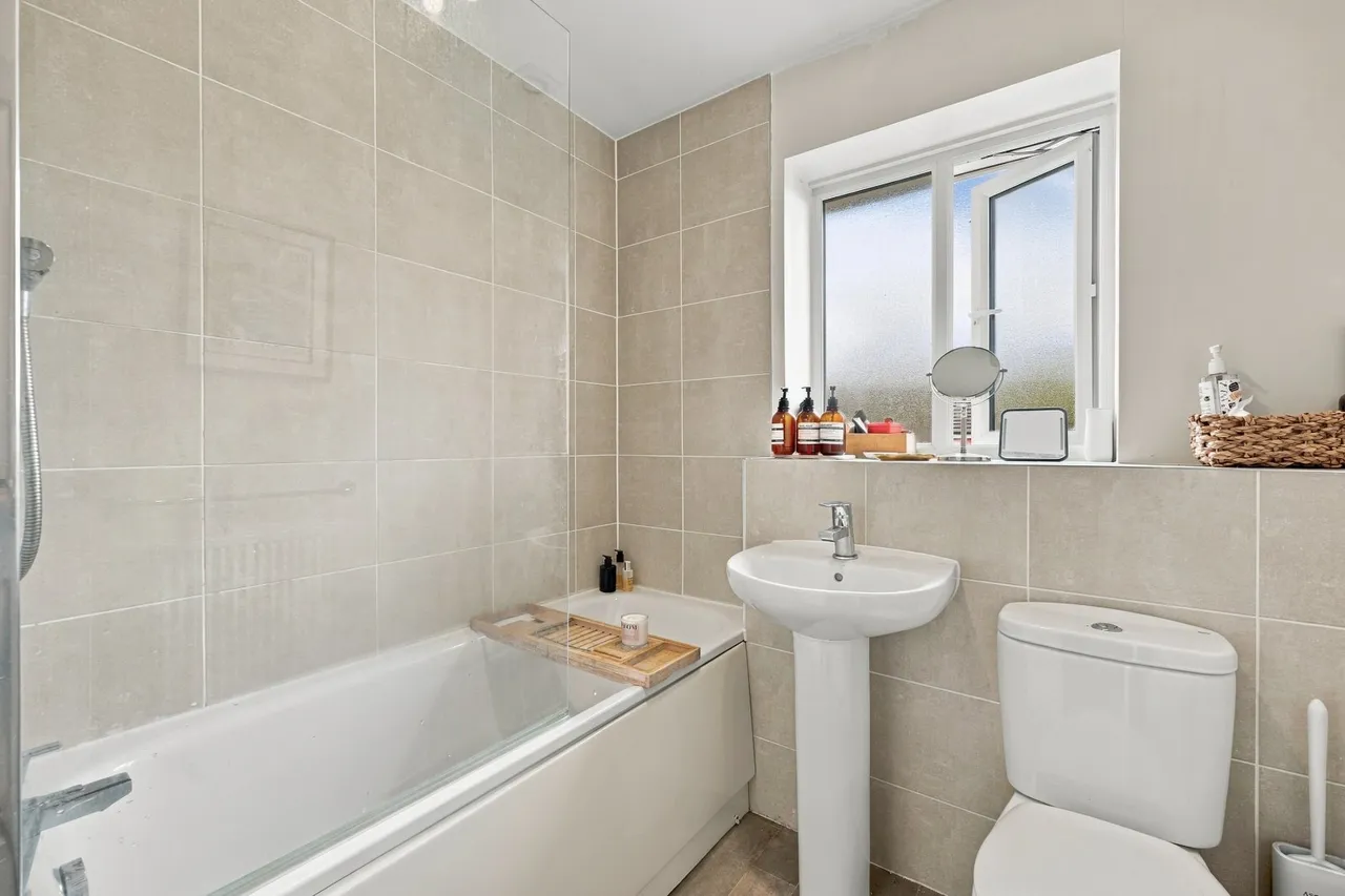 Chelmer Way, Eccles, M30, photo 9