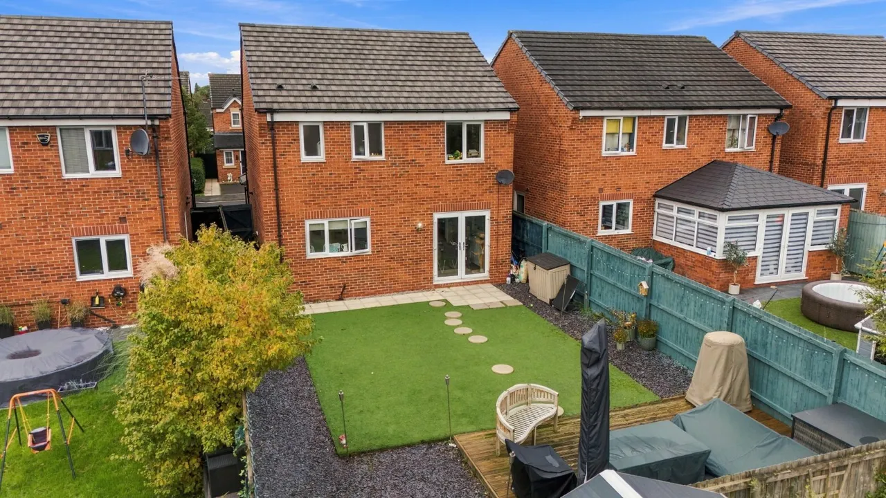 Chelmer Way, Eccles, M30, photo 11