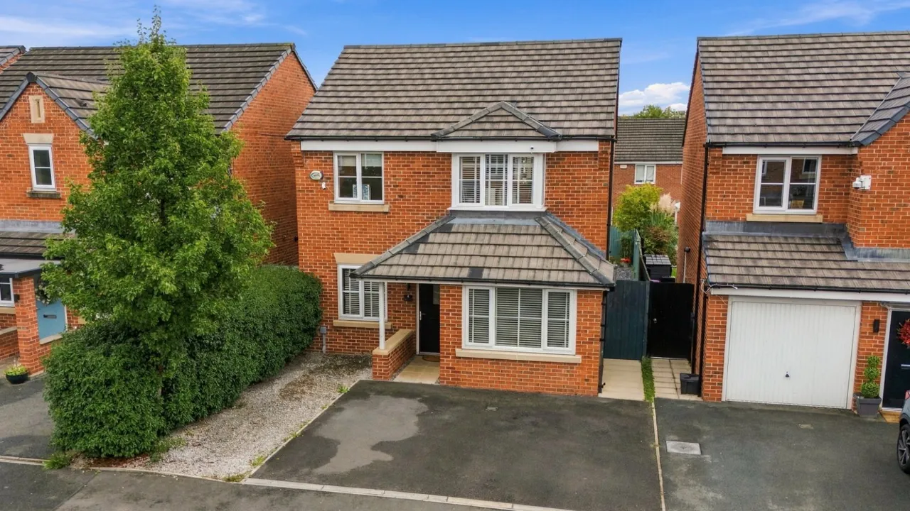Chelmer Way, Eccles, M30, photo 18