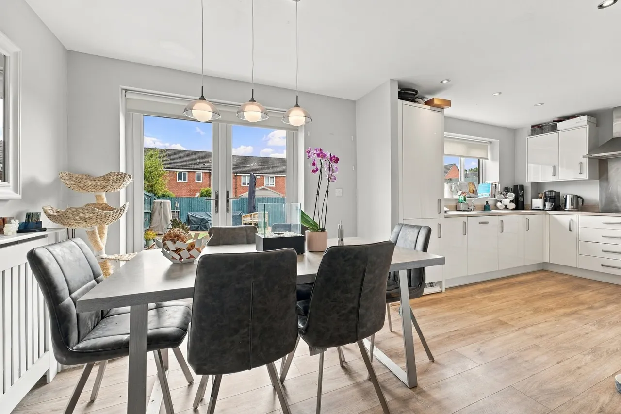 Chelmer Way, Eccles, M30, photo 3