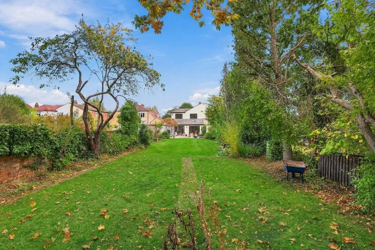 Morgan Crescent, Theydon Bois, CM16, photo 27