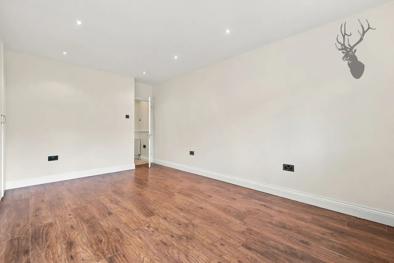 Morgan Crescent, Theydon Bois, CM16, photo 21