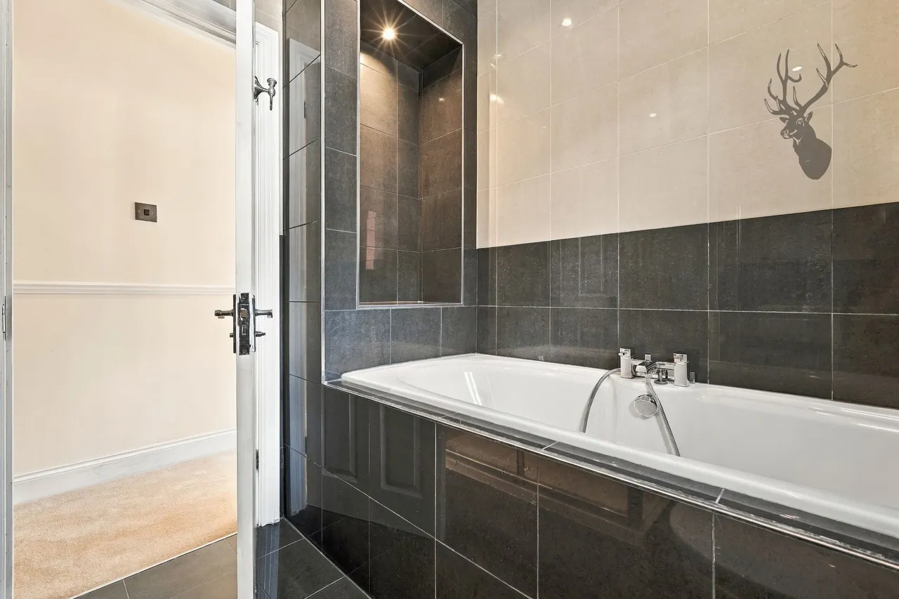 Morgan Crescent, Theydon Bois, CM16, photo 25