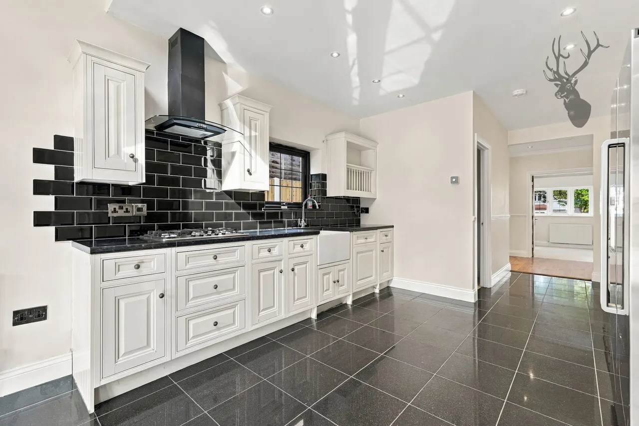 Morgan Crescent, Theydon Bois, CM16, photo 8