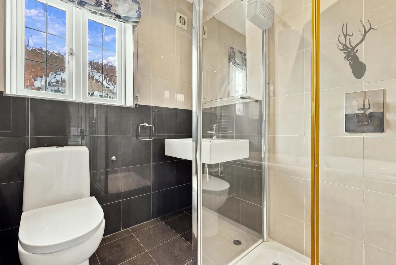 Morgan Crescent, Theydon Bois, CM16, photo 24
