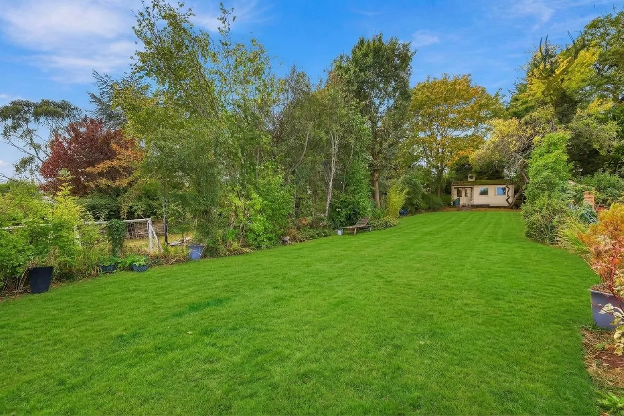 Morgan Crescent, Theydon Bois, CM16, photo 28