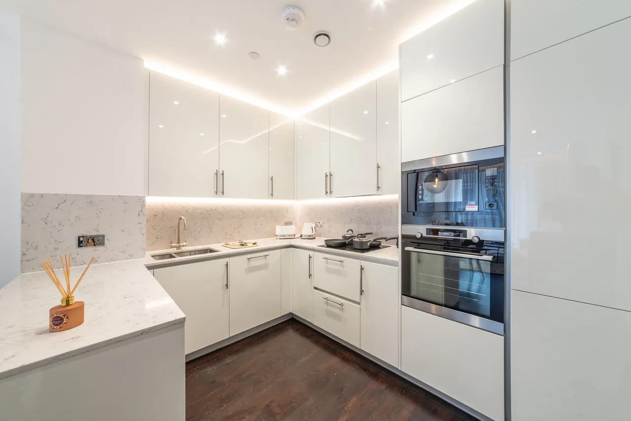 31 Thornes House, Charles Clowes Walk, The Residence, 40-42 Ponton Road, London, photo 3