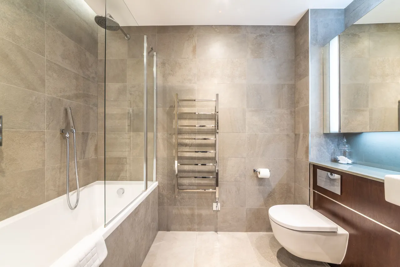31 Thornes House, Charles Clowes Walk, The Residence, 40-42 Ponton Road, London, photo 5