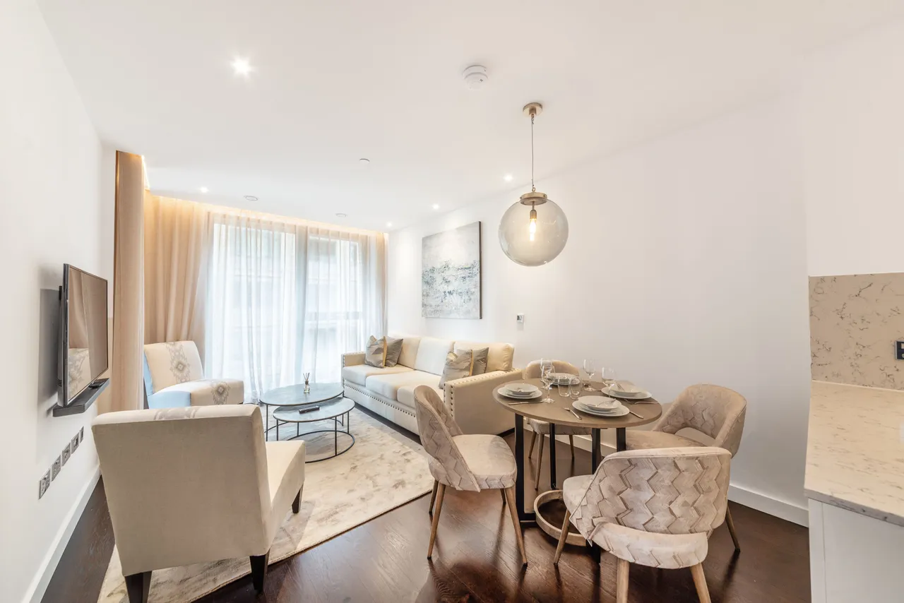 2 bed flat to rent — 31 Thornes House, Charles Clowes Walk, The Residence, 40-42 Ponton Road, London