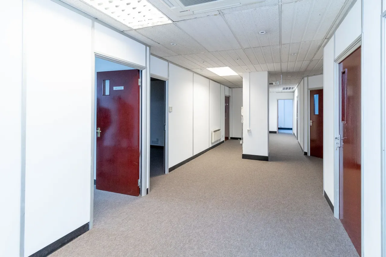 High Street, Edgware, HA8, photo 5