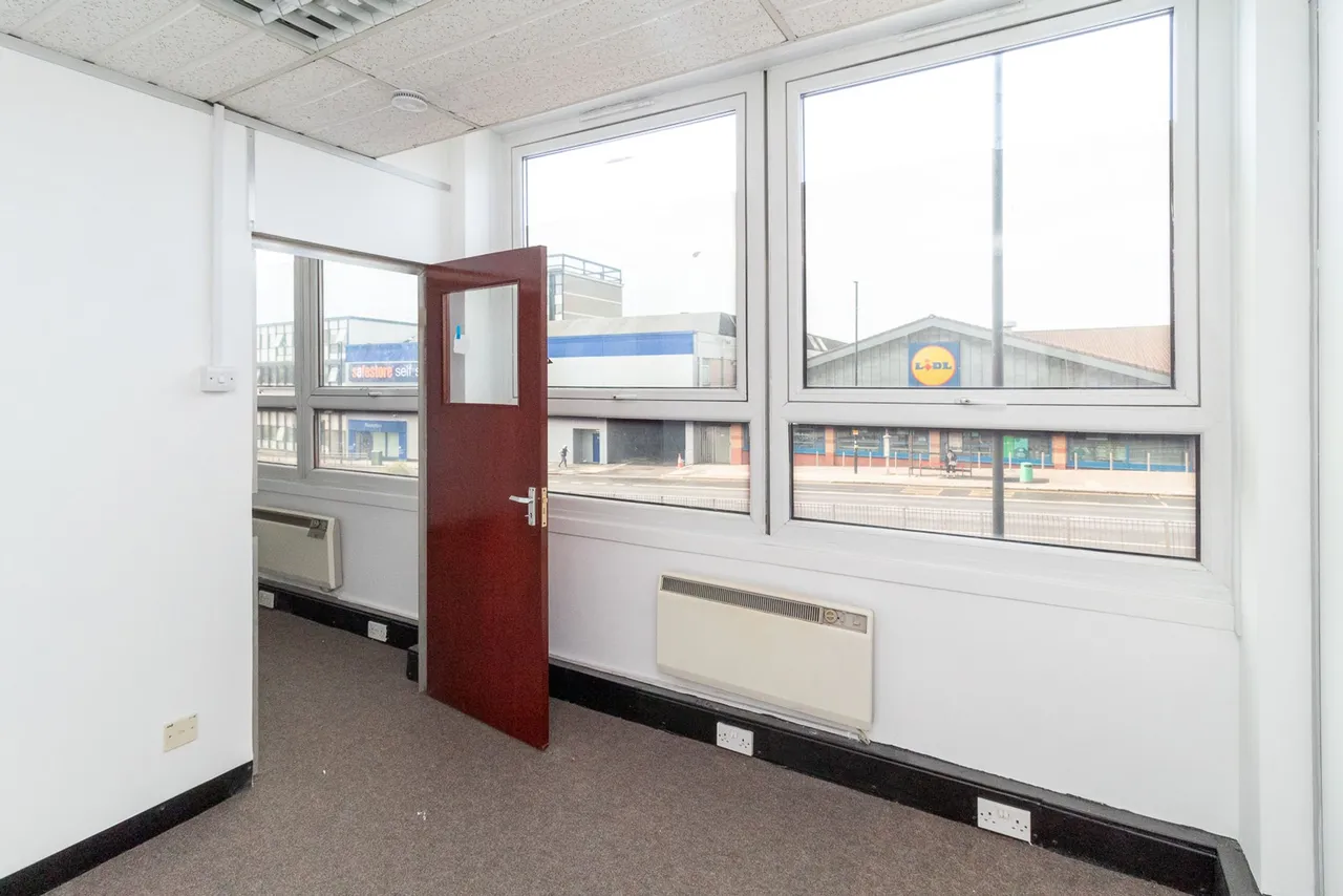 High Street, Edgware, HA8, photo 8