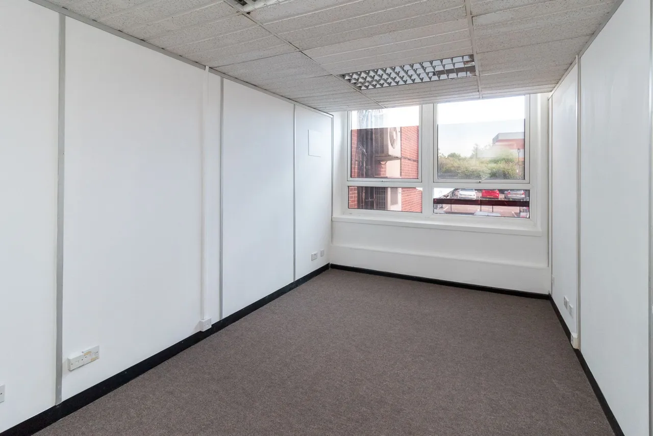 High Street, Edgware, HA8, photo 14