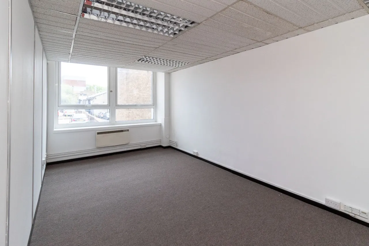 High Street, Edgware, HA8, photo 16