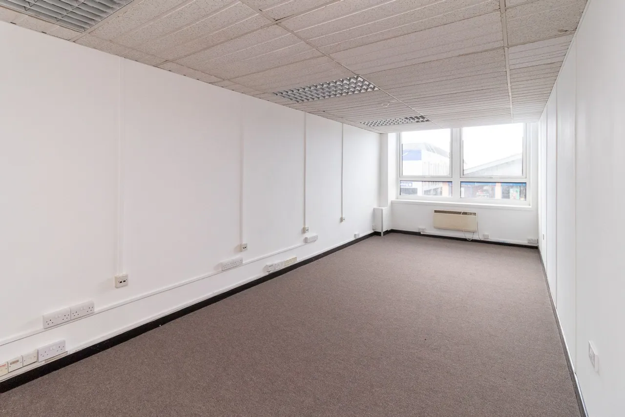 High Street, Edgware, HA8, photo 17