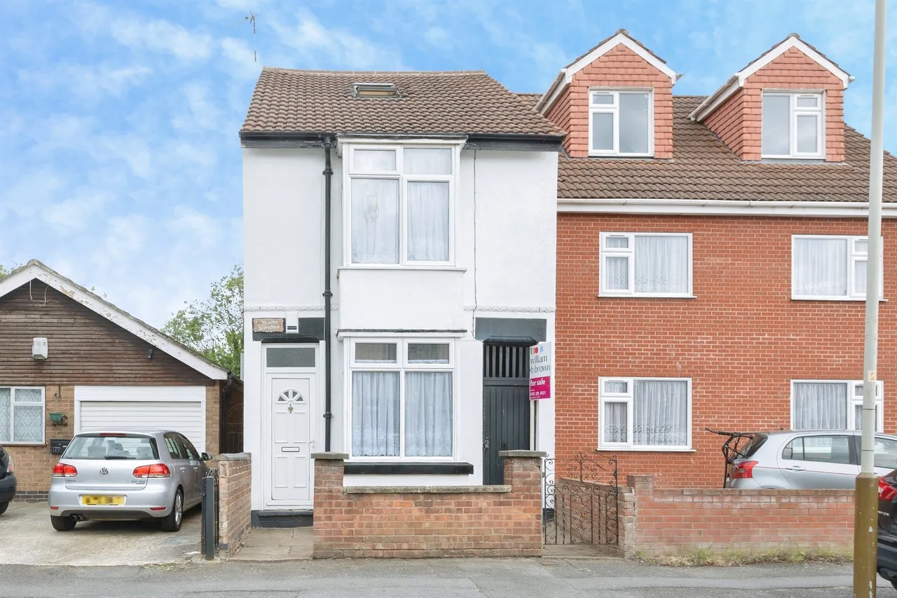 3 bed house for sale — Oliver Road, Leicester