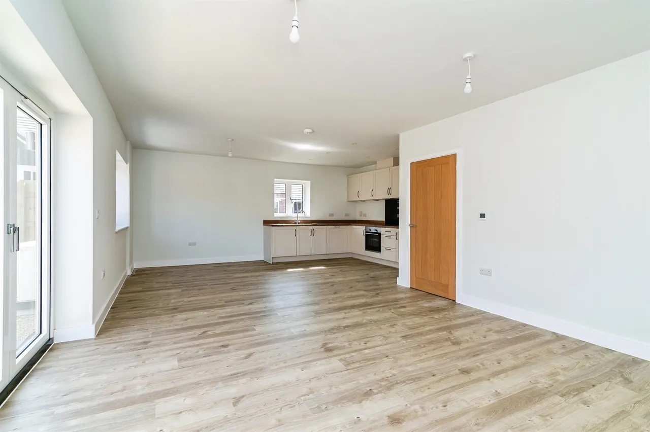 Coventry Lane, Bramcote, NG9, photo 12