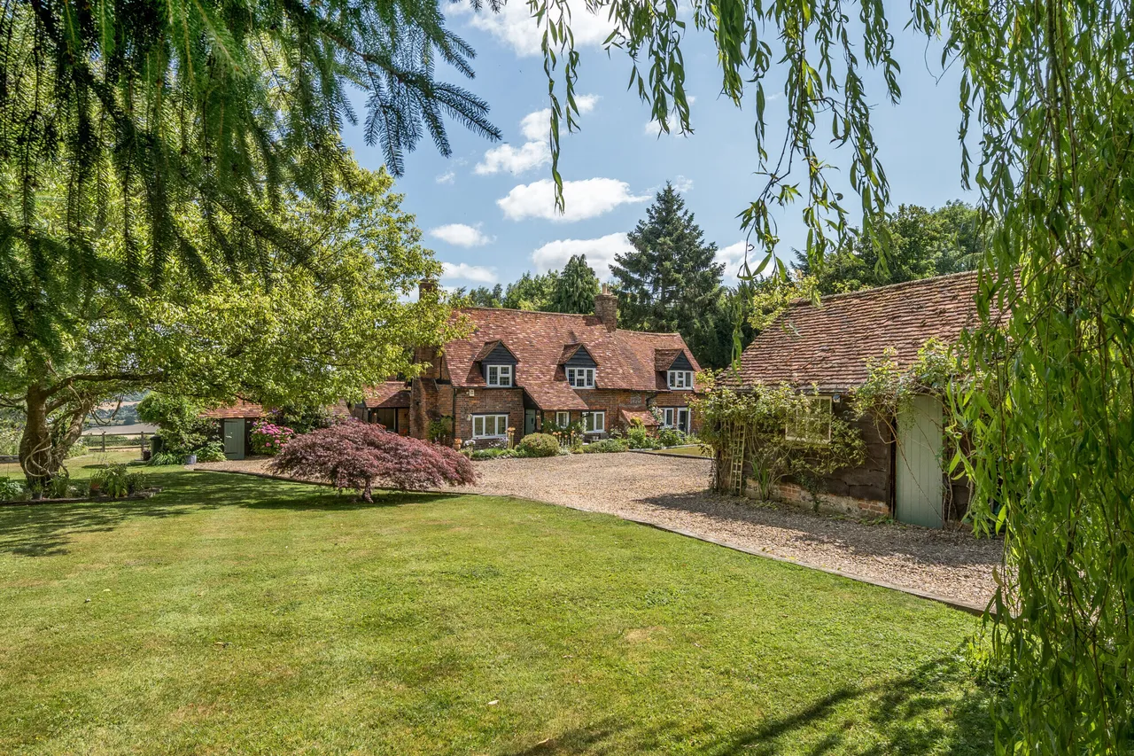 3 bed house for sale — Chinnor Road, Bledlow, Ridge, High Wy...