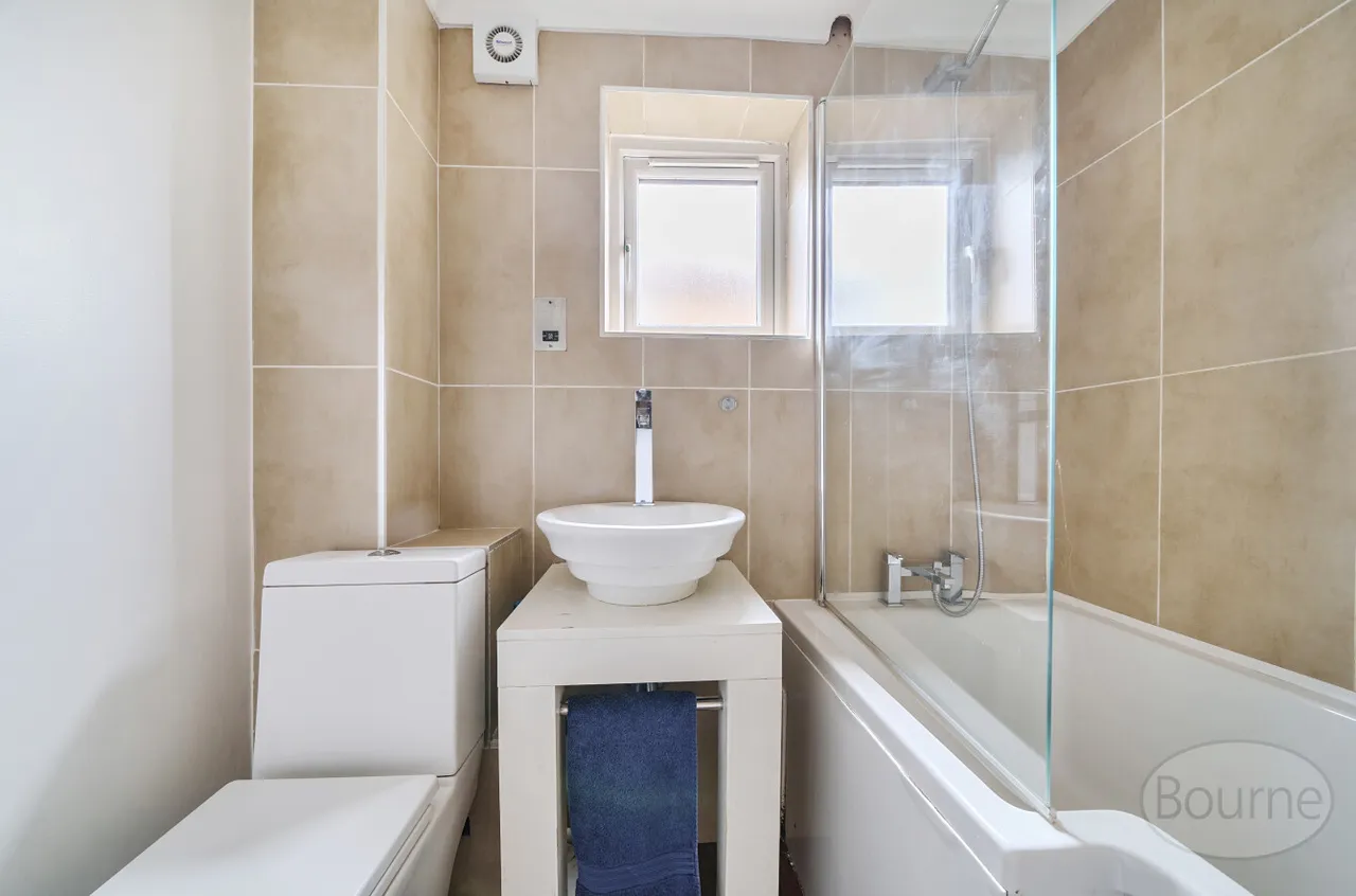 Farm Road, Esher, KT10, photo 8