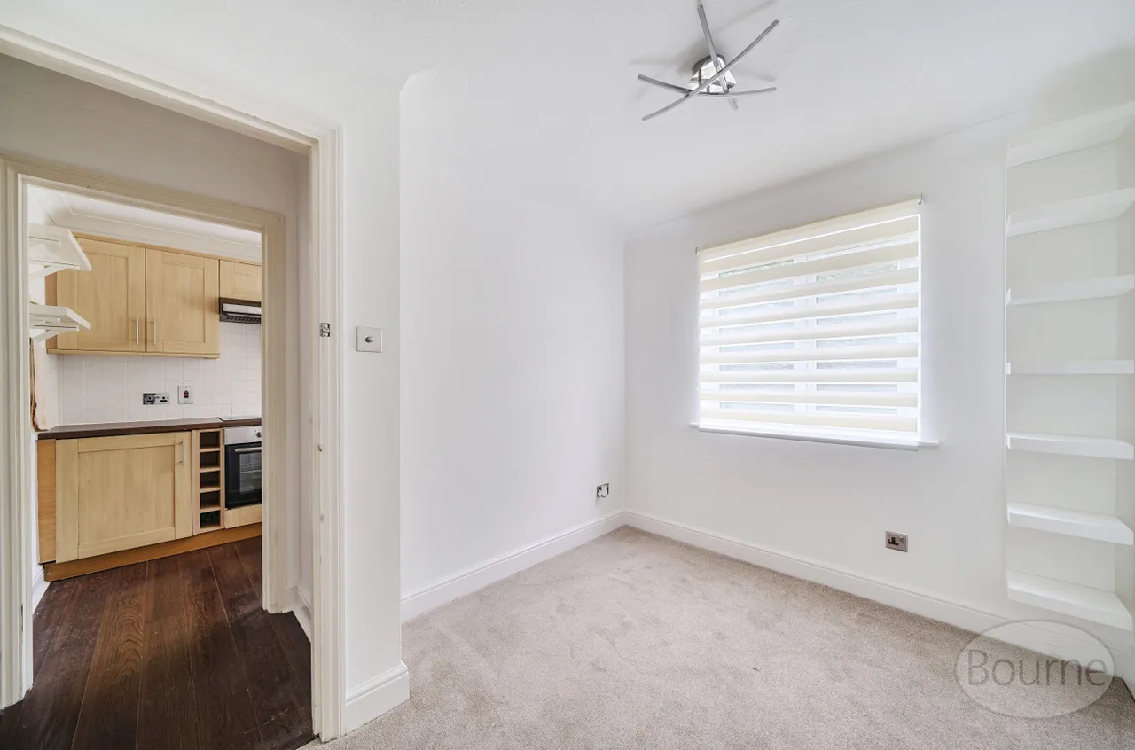 Farm Road, Esher, KT10, photo 5