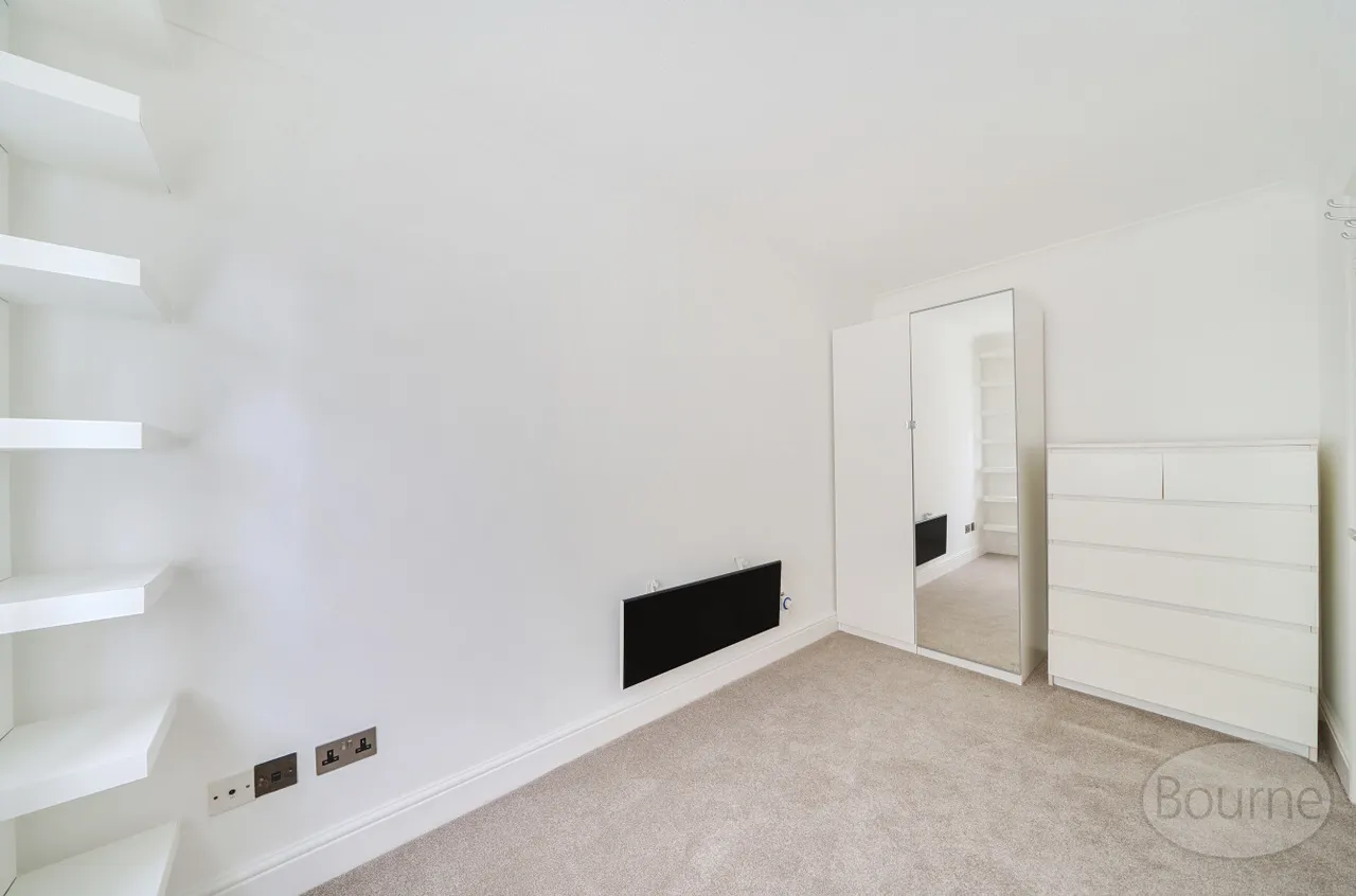 Farm Road, Esher, KT10, photo 7