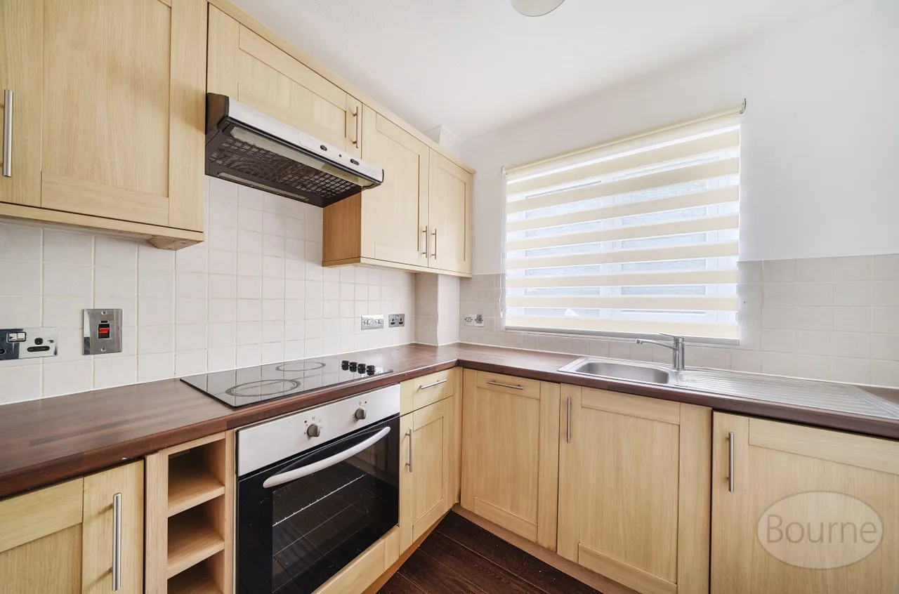 Farm Road, Esher, KT10, photo 4