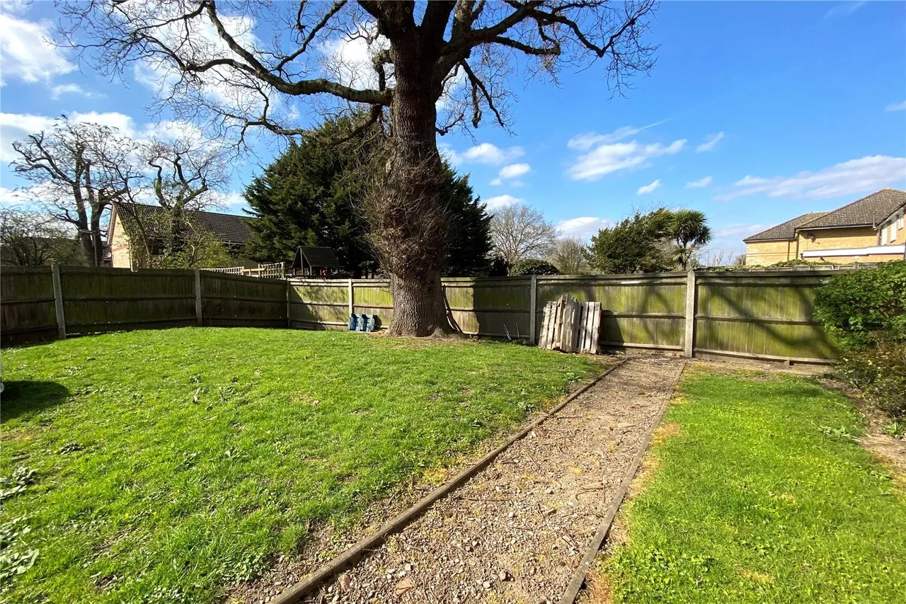 Farm Road, Esher, KT10, photo 9